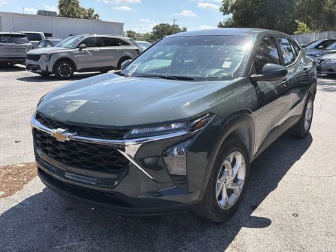 Certified 2025 Chevrolet Trax LS w/ LS Convenience Package FWD image 2