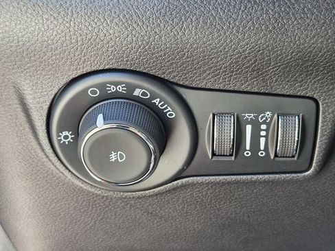 Used 2025 Jeep Compass Trailhawk AWD/4WD image 28