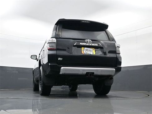 Used 2018 Toyota 4Runner TRD Off-Road Premium image 26