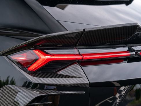 Used 2022 Lamborghini Urus AWD/4WD image 24