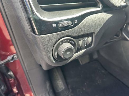 Used 2020 Jeep Cherokee Latitude Plus FWD image 19