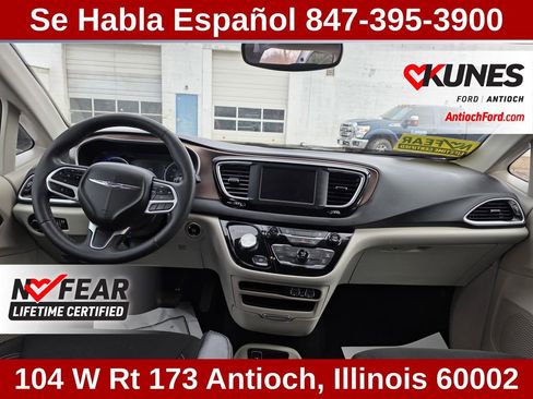 Used 2023 Chrysler Voyager LX image 44