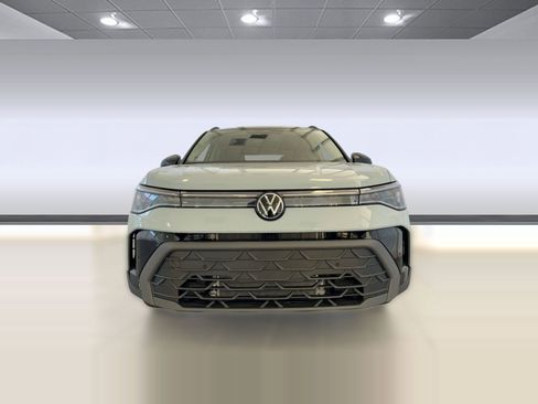 New 2026 Volkswagen Taos SE FWD image 6