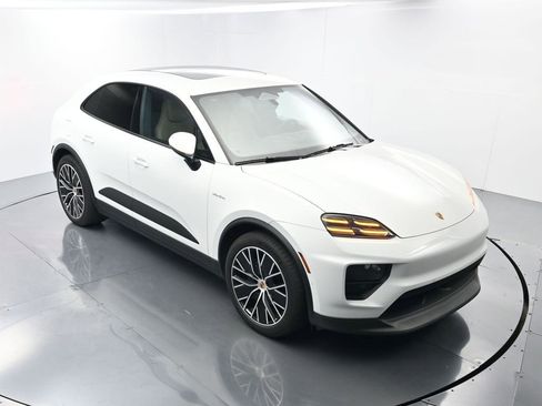 Certified 2025 Porsche Macan Electric image 42