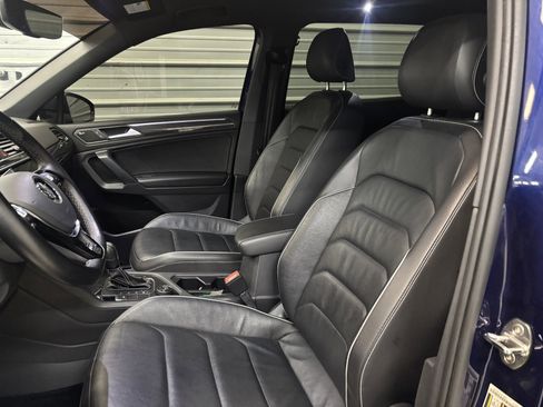Used 2021 Volkswagen Tiguan SEL Premium R-Line image 10
