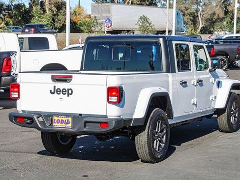 New 2025 Jeep Gladiator Sport image 4