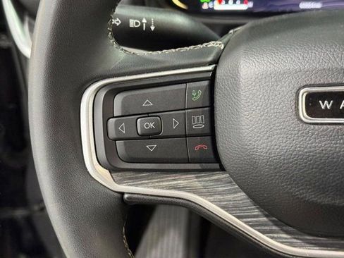 Used 2024 Jeep Wagoneer L Series II w/ Flexible Seating Group AWD/4WD image 15