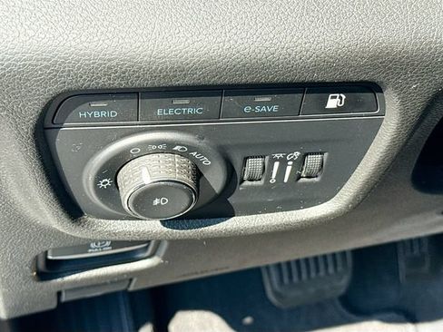 Used 2023 Jeep Grand Cherokee 4WD 4xe image 15