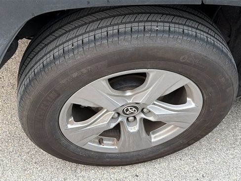 Used 2025 Toyota RAV4 XLE image 9