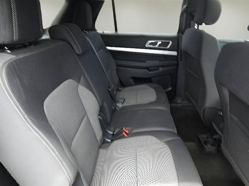 Used 2017 Ford Explorer XLT w/ Equipment Group 201A AWD/4WD image 31