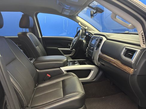 Used 2019 Nissan Titan SL w/ Chrome Package image 25