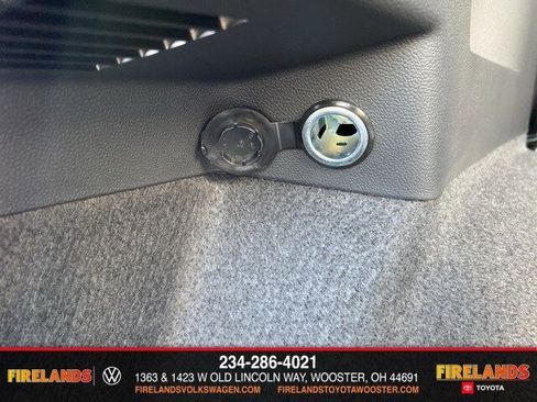 New 2024 Volkswagen Tiguan SE image 74