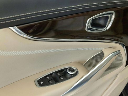 Used 2025 Aston Martin DBX 707 image 21