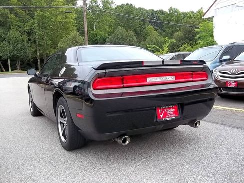 Used 2010 Dodge Challenger SE RWD image 3