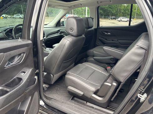 Used 2020 Chevrolet Traverse Premier w/ Redline Edition FWD image 18