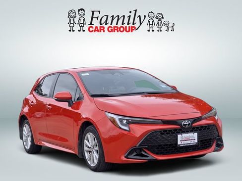 Used 2025 Toyota Corolla SE FWD image 2