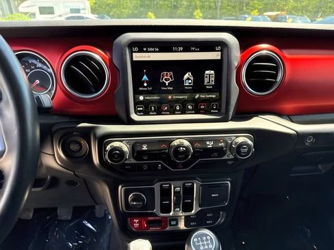 Used 2018 Jeep Wrangler Unlimited Rubicon w/ Dual Top Group AWD/4WD image 22
