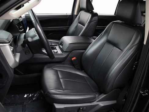 Used 2024 Ford Expedition Max XLT image 9