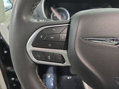 Certified 2023 Chrysler Pacifica Touring-L FWD image 19