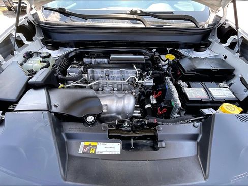 Used 2018 Jeep Cherokee Latitude Plus w/ Comfort/Convenience Group image 31