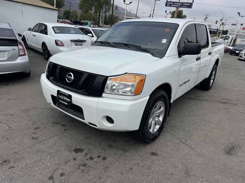 Used 2015 Nissan Titan S image 2