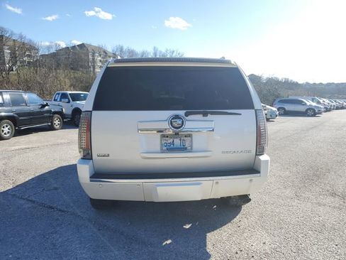 Used 2012 Cadillac Escalade Premium image 5