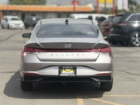 Used 2022 Hyundai Elantra SEL FWD image 6