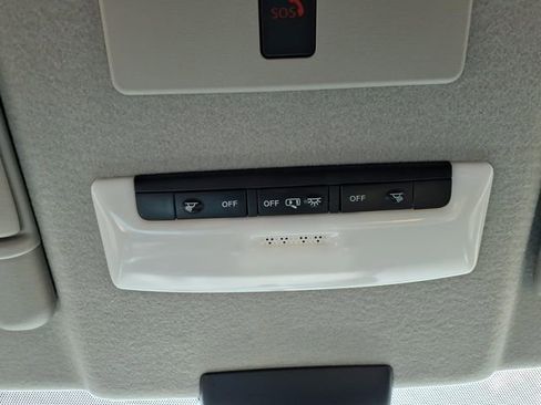 Used 2023 Nissan Kicks SR w/ SR Premium Package FWD image 30