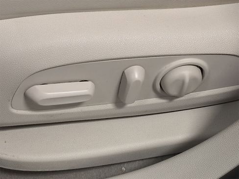 Used 2021 GMC Acadia Denali w/ Denali Technology Package image 18