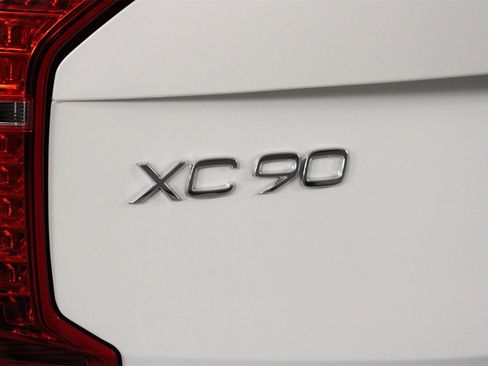 Certified 2024 Volvo XC90 T8 Plus w/ Protection Package Premier image 19