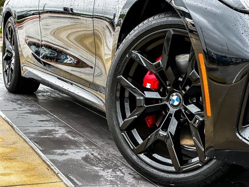 New 2026 BMW 330i Sedan w/ M Sport Package image 2