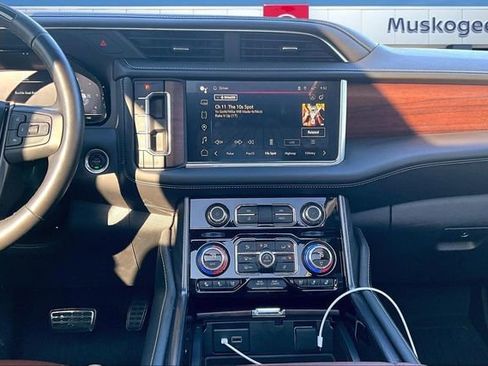 Used 2024 GMC Yukon XL Denali Ultimate image 9