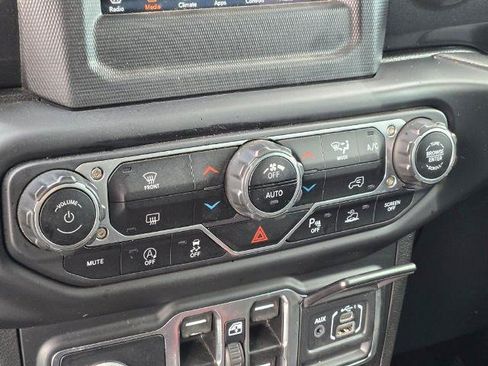 Used 2021 Jeep Wrangler Unlimited Sahara AWD/4WD image 25