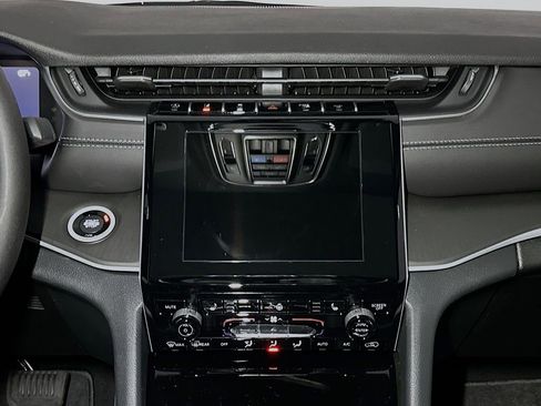 New 2025 Jeep Grand Cherokee L Altitude AWD/4WD image 9