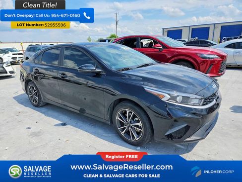 Used 2023 Kia Forte LXS w/ LXS Technology Package FWD image 5