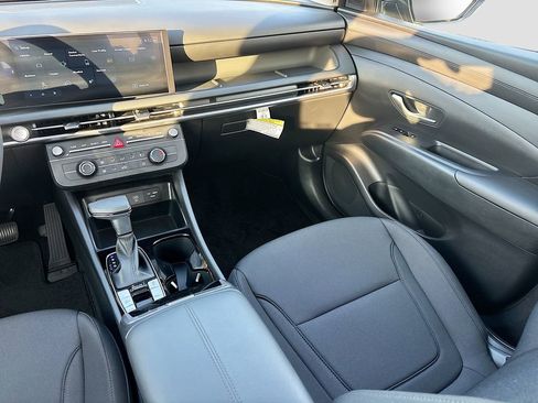 New 2025 Hyundai Tucson SE image 21