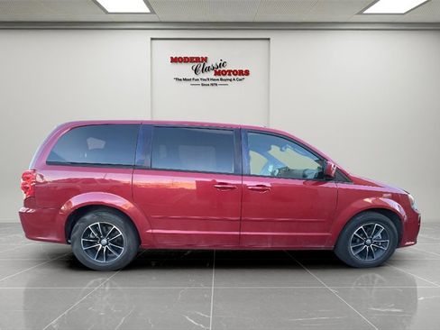 Used 2016 Dodge Grand Caravan SE image 8