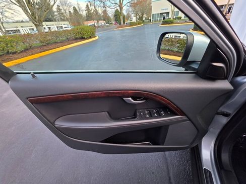 Used 2013 Volvo XC70 3.2 Platinum image 35