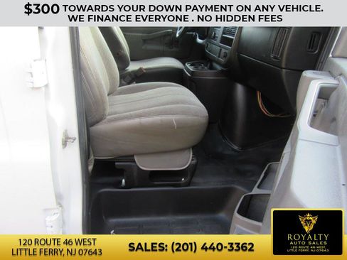 Used 2017 Chevrolet Express 2500 image 33