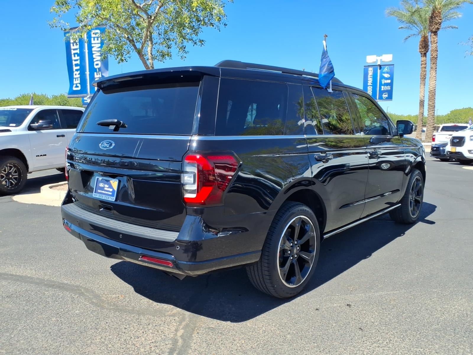 Certified 2023 Ford Expedition Limited AWD/4WD image 4