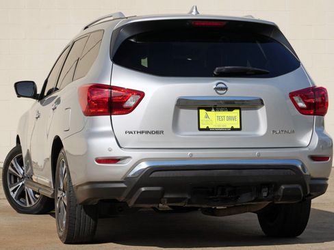 Used 2020 Nissan Pathfinder Platinum FWD image 5