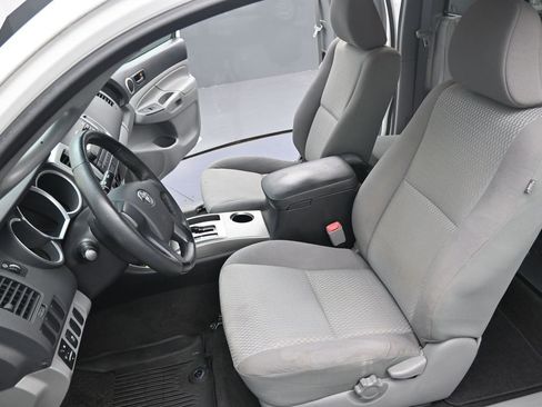 Used 2012 Toyota Tacoma 2WD Access Cab image 9