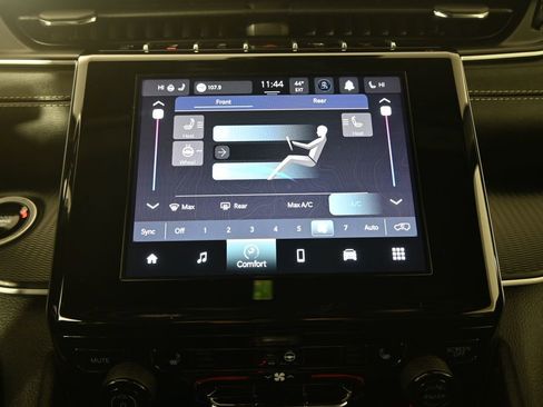 Used 2024 Jeep Grand Cherokee L Laredo image 28