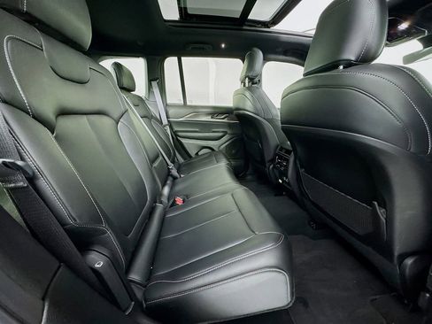 Used 2025 Jeep Grand Cherokee Limited w/ Black Appearance Package image 36