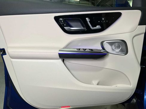 Used 2025 Mercedes-Benz GLC 300 4MATIC image 18