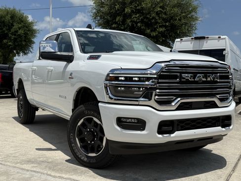 Used 2026 RAM 2500 Laramie AWD/4WD image 2