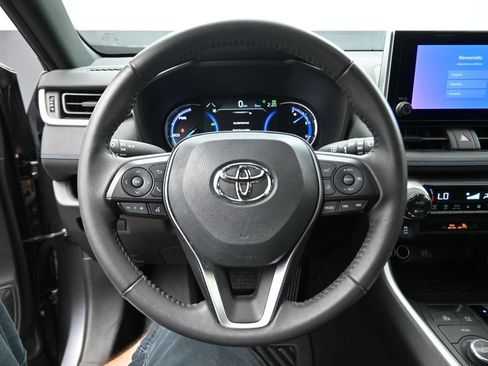 Used 2024 Toyota RAV4 SE image 6