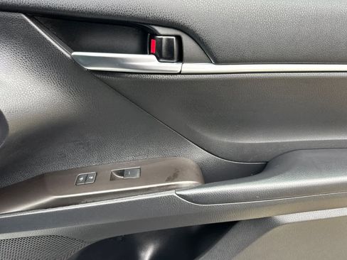 Certified 2022 Toyota Camry SE image 18