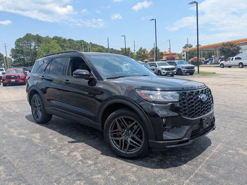 Certified 2025 Ford Explorer ST-Line w/ Premium Package AWD/4WD image 1