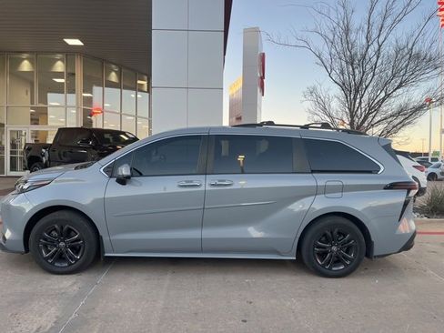 Used 2024 Toyota Sienna XLE Woodland Edition image 3